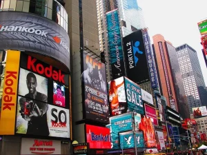 Особенности и преимущества наружной рекламы: как это действительно работает