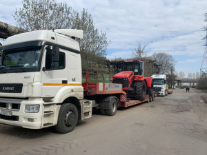 Перевозка тракторов и машин: Преимущества доставки с прицепом